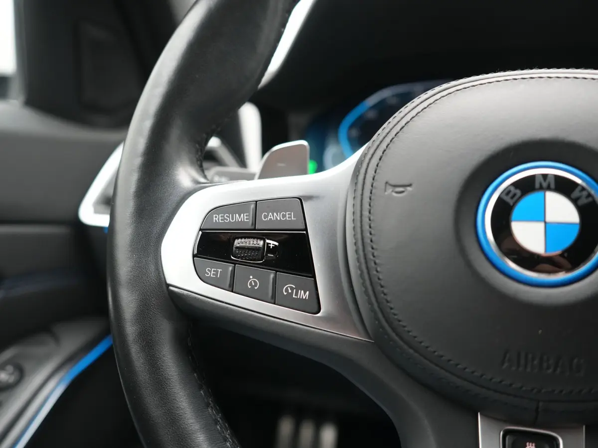 320e xDrive M Sport PHEV Dealer O.H. | Camera | Alcantara Sportstoelen & Stuur Verwarmd | Sfeerverlichting | Keyless | Blis | Apple Carplay | Navigatie | DAB | 18"L.M | Plug In Hybrid |