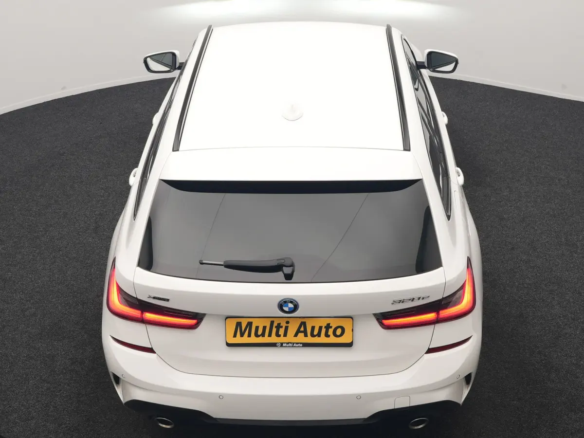 320e xDrive M Sport PHEV Dealer O.H. | Camera | Alcantara Sportstoelen & Stuur Verwarmd | Sfeerverlichting | Keyless | Blis | Apple Carplay | Navigatie | DAB | 18"L.M | Plug In Hybrid |