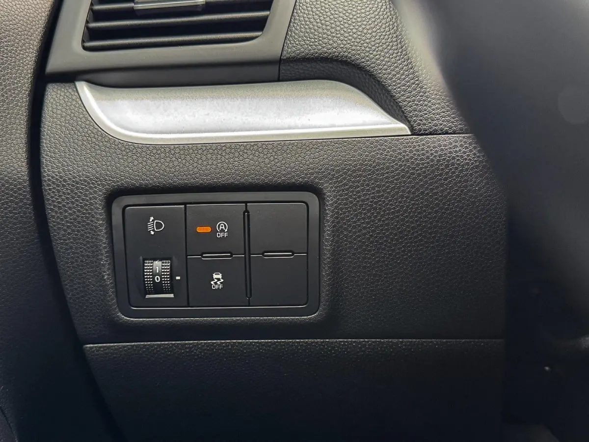 1.0 CVVT EconomyPlusLine ✅ Camera ✅ Navi ✅ Airco