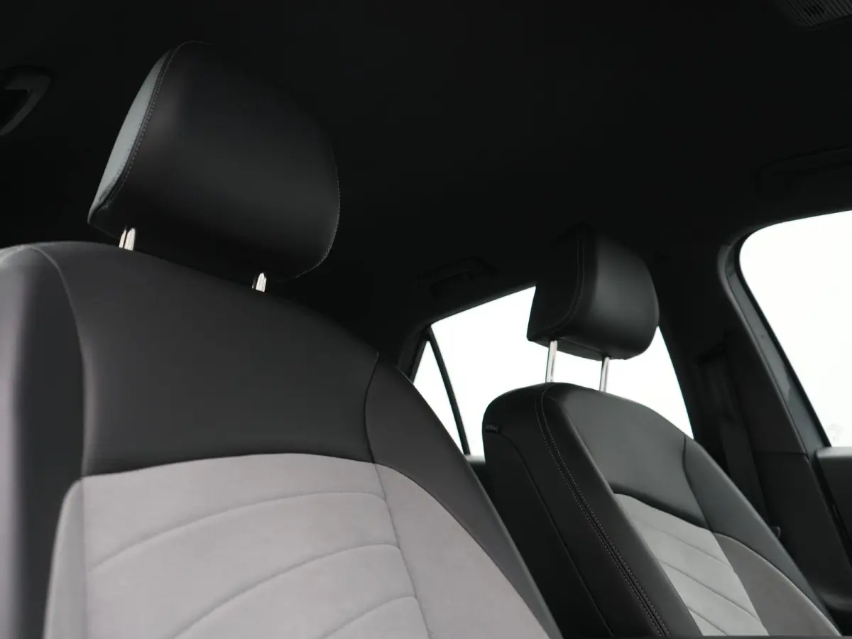 Pro S 77 kWh 204pk Dealer O.H. | Adaptive Cruise | Camera | Warmtepomp | Keyless | Stuur Verwarmd | Sfeerverlichting | Apple Carplay | DAB | 19"L.M | Park Assist |