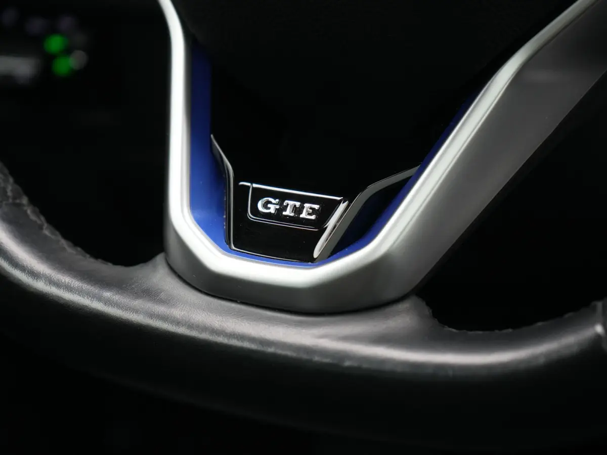 1.4 TSI PHEV GTE Business 218pk Dealer O.H. | Trekhaak Af Fabriek | Panodak | Head Up | Adaptive Cruise | 360 Camera | Dynaudio | Lederen Sportstoelen Memory & Massage | IQ Light | Stoelen &