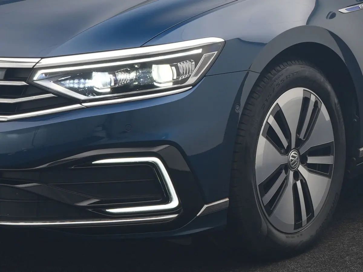 1.4 TSI PHEV GTE Business 218pk Dealer O.H. | Trekhaak Af Fabriek | Panodak | Head Up | Adaptive Cruise | 360 Camera | Dynaudio | Lederen Sportstoelen Memory & Massage | IQ Light | Stoelen &