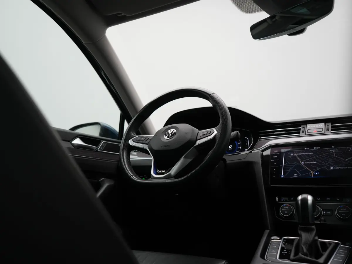1.4 TSI PHEV GTE Business 218pk Dealer O.H. | Trekhaak Af Fabriek | Panodak | Head Up | Adaptive Cruise | 360 Camera | Dynaudio | Lederen Sportstoelen Memory & Massage | IQ Light | Stoelen &