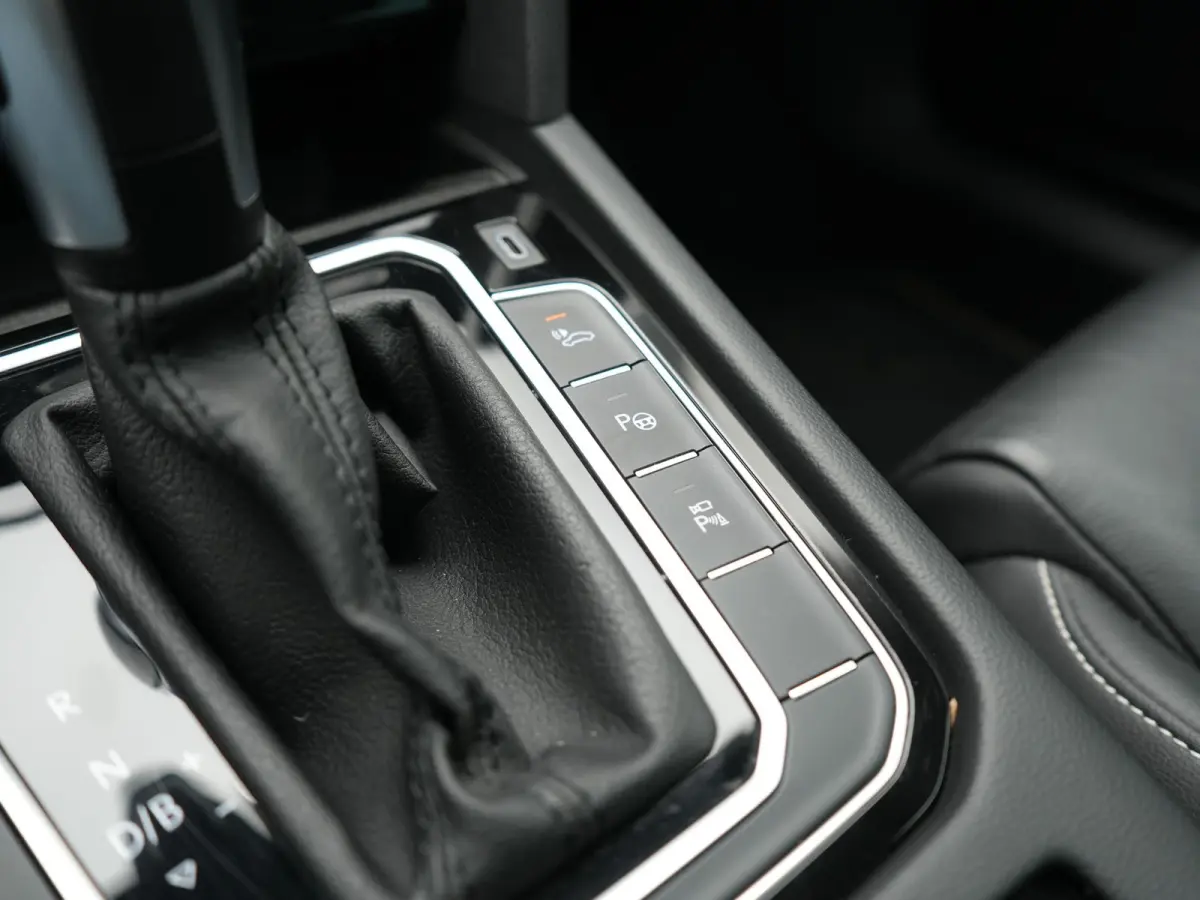 1.4 TSI PHEV GTE Business 218pk Dealer O.H. | Trekhaak Af Fabriek | Panodak | Head Up | Adaptive Cruise | 360 Camera | Dynaudio | Lederen Sportstoelen Memory & Massage | IQ Light | Stoelen &