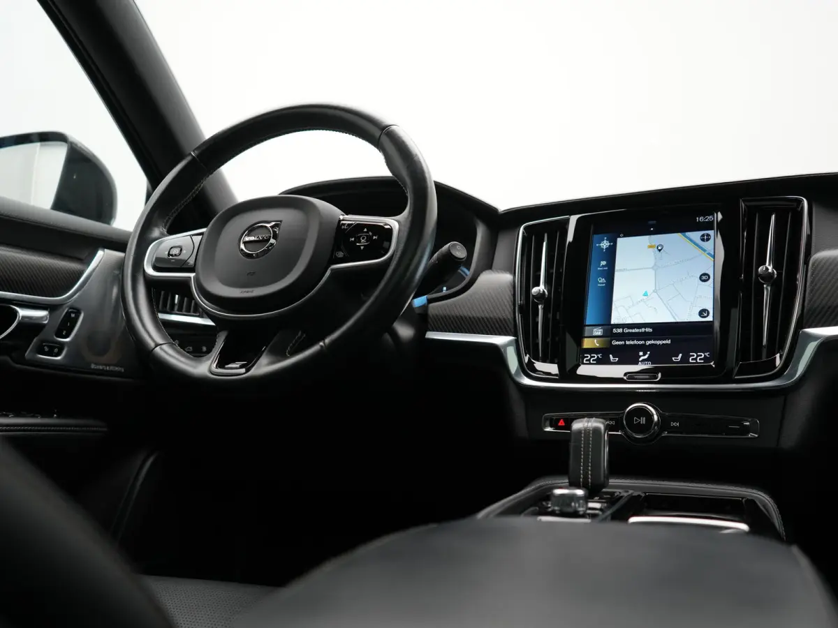 T8 AWD R-Design PHEV 394pk Dealer O.H. | Trekhaak Af Fabriek | Four C Luchtvering | Panodak | Adaptive Cruise | Head Up | 360 Camera | Bowers & Wilkins | Lederen Sportstoelen Massage & Venti