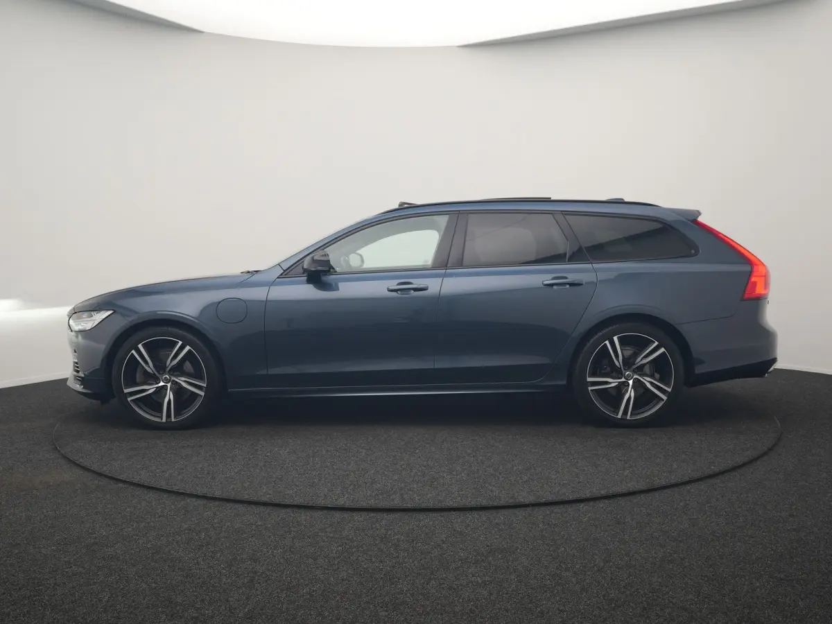 T8 AWD R-Design PHEV 394pk Dealer O.H. | Trekhaak Af Fabriek | Four C Luchtvering | Panodak | Adaptive Cruise | Head Up | 360 Camera | Bowers & Wilkins | Lederen Sportstoelen Massage & Venti
