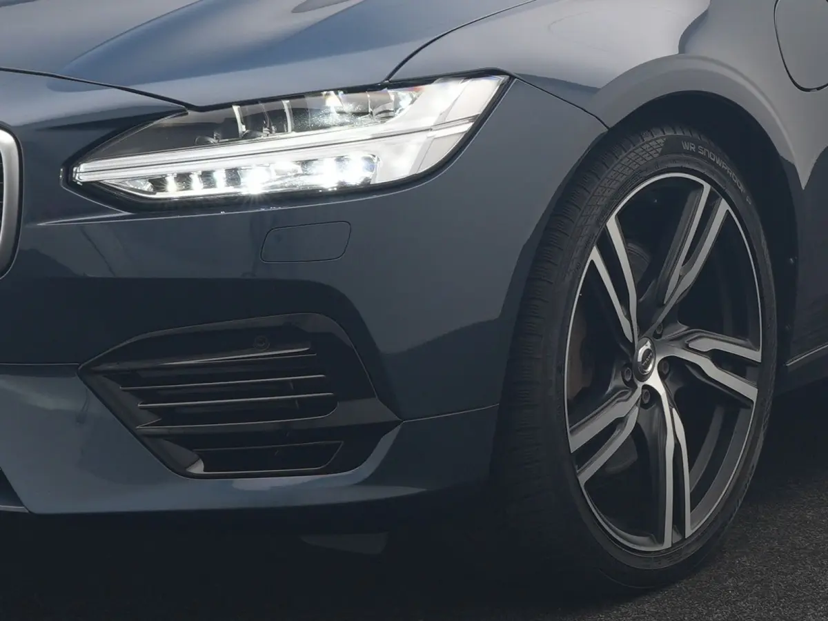 T8 AWD R-Design PHEV 394pk Dealer O.H. | Trekhaak Af Fabriek | Four C Luchtvering | Panodak | Adaptive Cruise | Head Up | 360 Camera | Bowers & Wilkins | Lederen Sportstoelen Massage & Venti