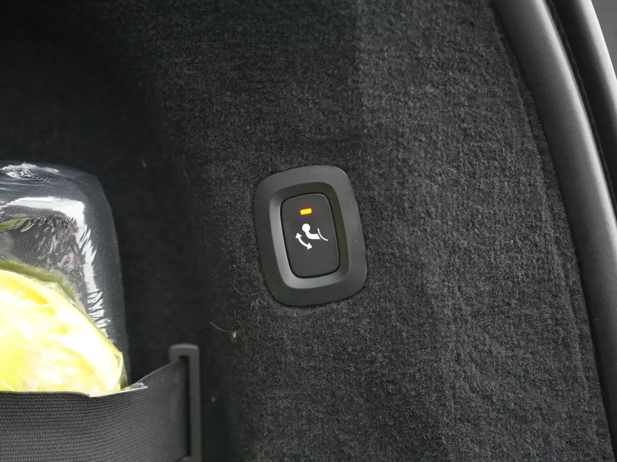 T8 AWD R-Design PHEV 394pk Dealer O.H. | Trekhaak Af Fabriek | Four C Luchtvering | Panodak | Adaptive Cruise | Head Up | 360 Camera | Bowers & Wilkins | Lederen Sportstoelen Massage & Venti