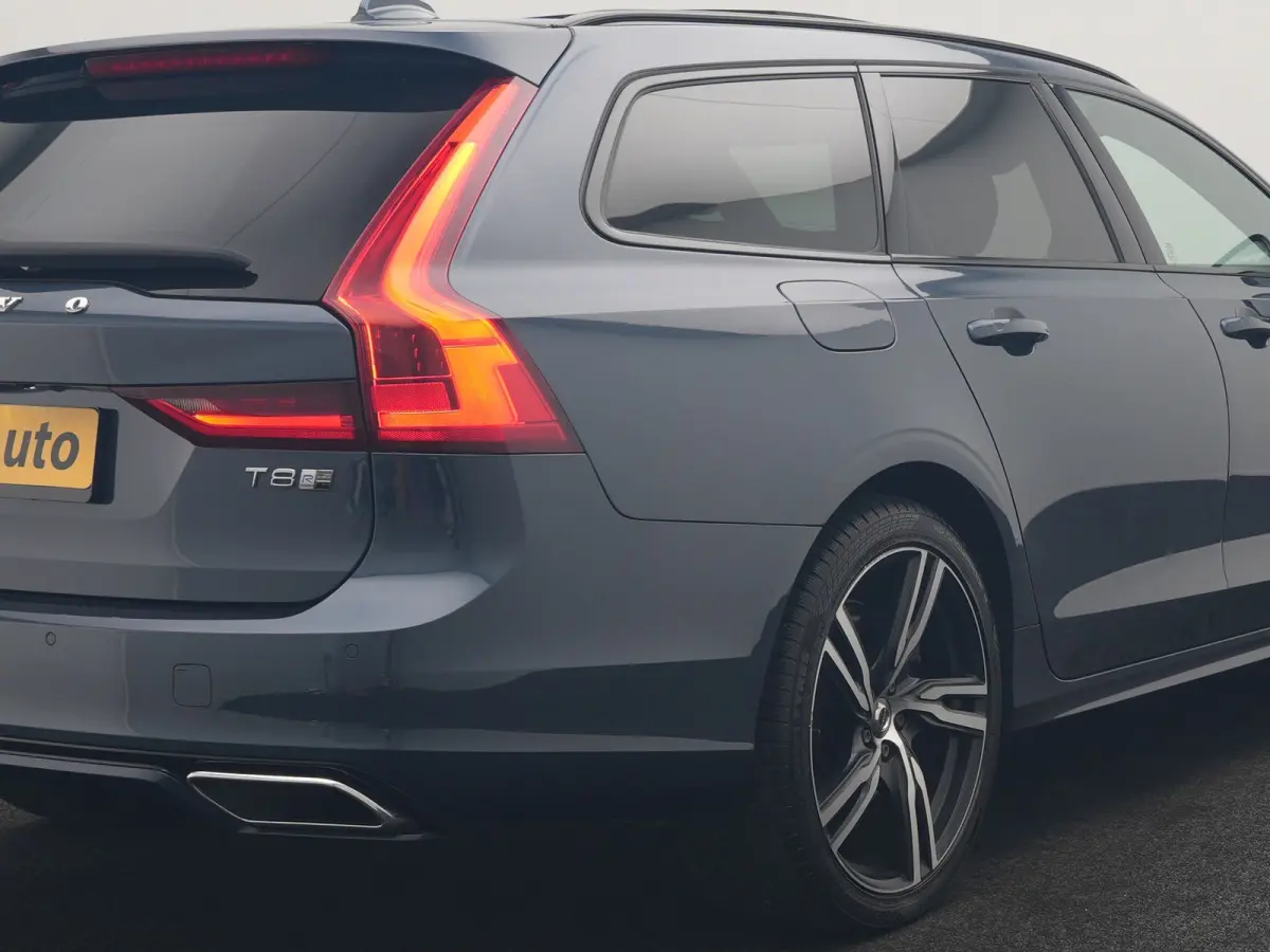 T8 AWD R-Design PHEV 394pk Dealer O.H. | Trekhaak Af Fabriek | Four C Luchtvering | Panodak | Adaptive Cruise | Head Up | 360 Camera | Bowers & Wilkins | Lederen Sportstoelen Massage & Venti