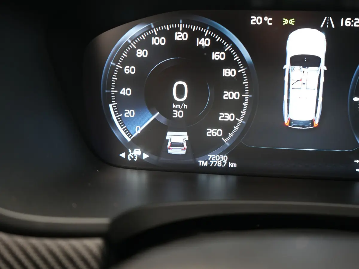 T8 AWD R-Design PHEV 394pk Dealer O.H. | Trekhaak Af Fabriek | Four C Luchtvering | Panodak | Adaptive Cruise | Head Up | 360 Camera | Bowers & Wilkins | Lederen Sportstoelen Massage & Venti