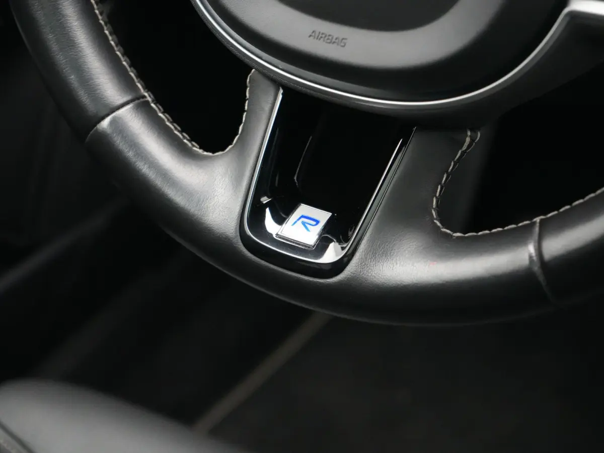 T8 AWD R-Design PHEV 394pk Dealer O.H. | Trekhaak Af Fabriek | Four C Luchtvering | Panodak | Adaptive Cruise | Head Up | 360 Camera | Bowers & Wilkins | Lederen Sportstoelen Massage & Venti
