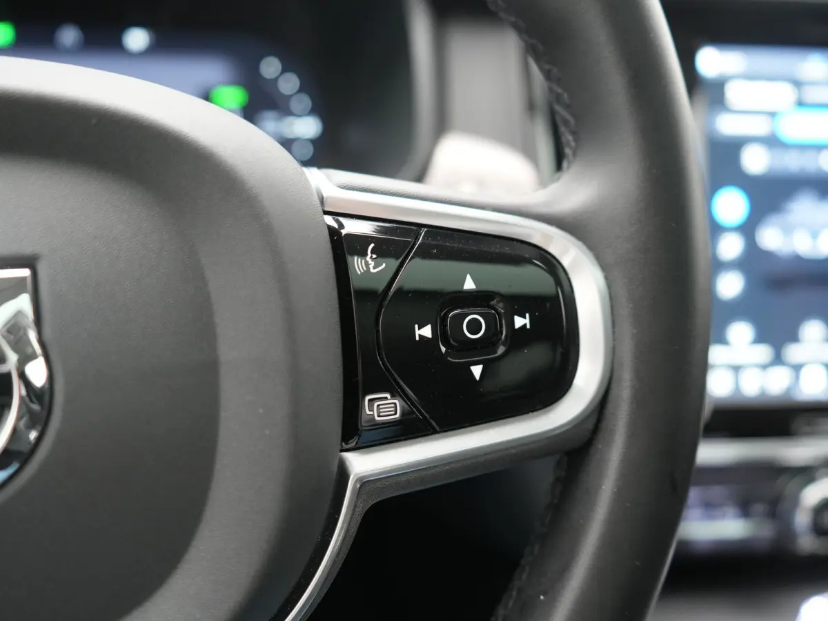 T8 AWD Ultimate Bright LONG RANGE PHEV 350pk | Trekhaak Af Fabriek | Panodak | Adaptive Cruise | 360 Camera | Head Up | Lederen Sportstoelen Memory & Massage & Ventilatie | Bowers & Wilkins 