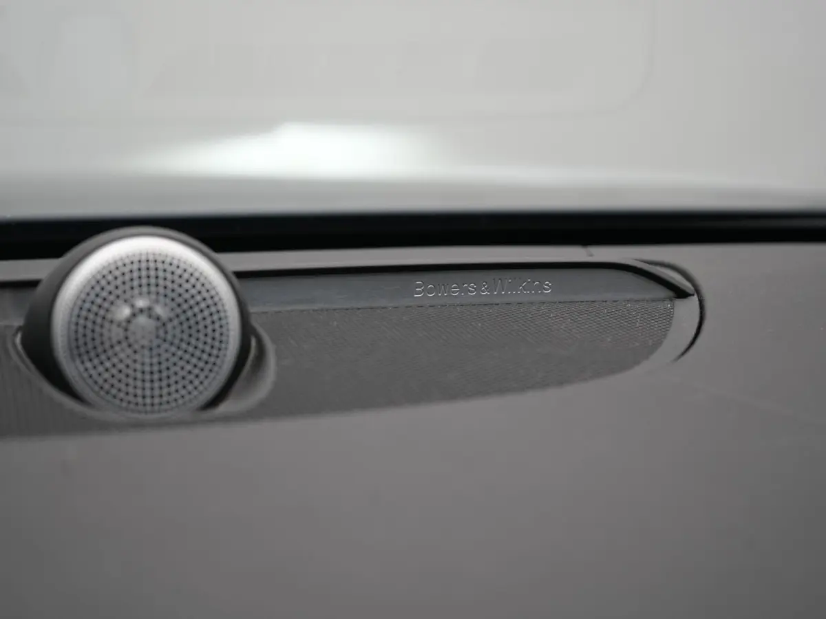 T8 AWD Ultimate Bright LONG RANGE PHEV 350pk | Trekhaak Af Fabriek | Panodak | Adaptive Cruise | 360 Camera | Head Up | Lederen Sportstoelen Memory & Massage & Ventilatie | Bowers & Wilkins 