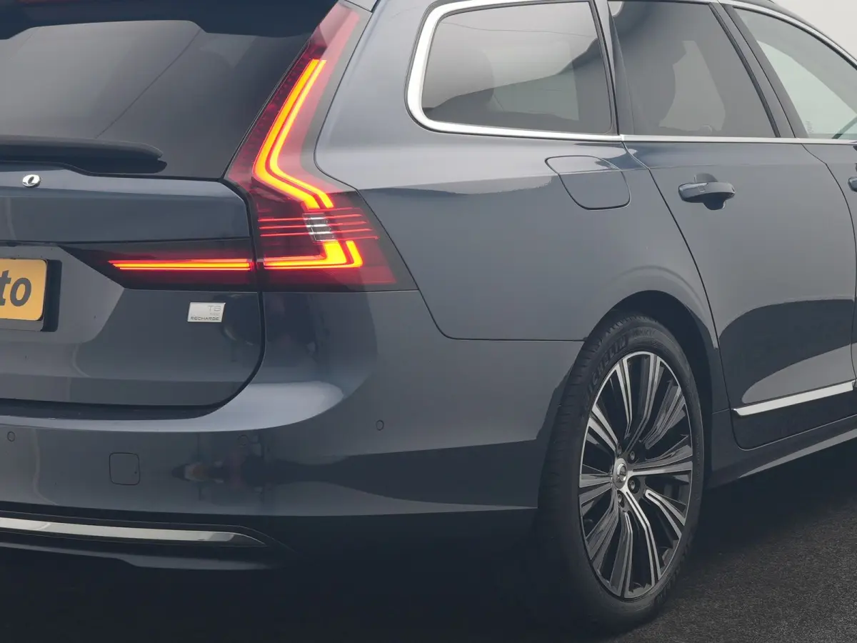 T8 AWD Ultimate Bright LONG RANGE PHEV 350pk | Trekhaak Af Fabriek | Panodak | Adaptive Cruise | 360 Camera | Head Up | Lederen Sportstoelen Memory & Massage & Ventilatie | Bowers & Wilkins 
