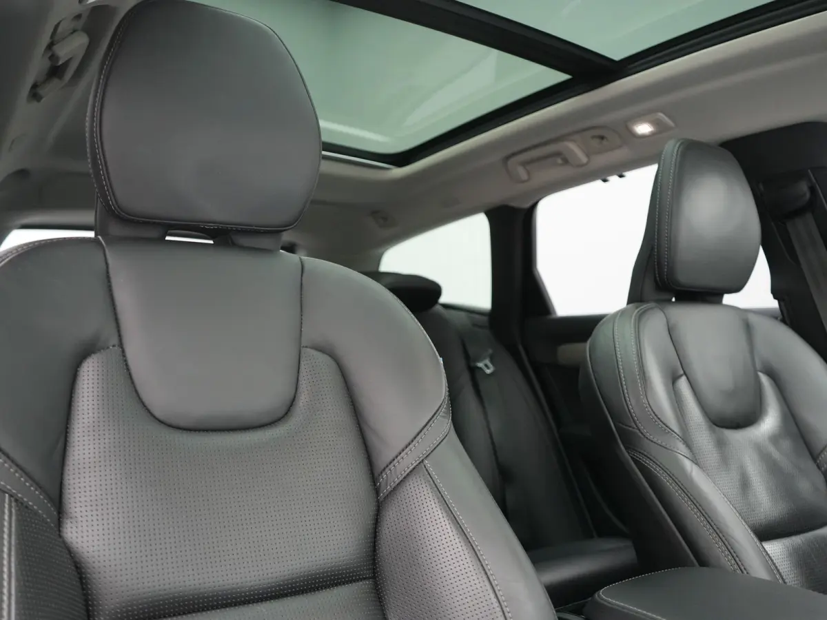 T8 AWD Ultimate Bright LONG RANGE PHEV 350pk | Trekhaak Af Fabriek | Panodak | Adaptive Cruise | 360 Camera | Head Up | Lederen Sportstoelen Memory & Massage & Ventilatie | Bowers & Wilkins 