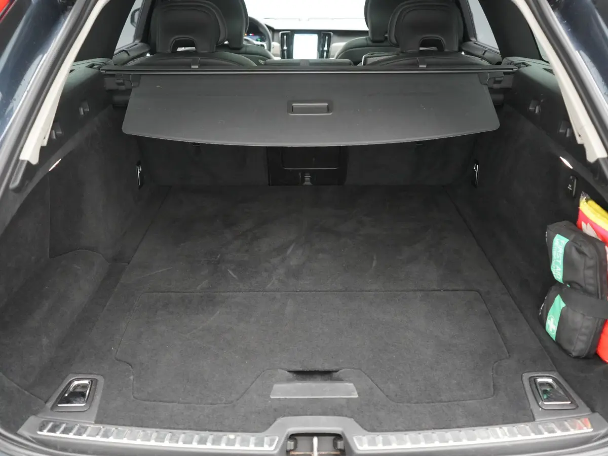 T8 AWD Ultimate Bright LONG RANGE PHEV 350pk | Trekhaak Af Fabriek | Panodak | Adaptive Cruise | 360 Camera | Head Up | Lederen Sportstoelen Memory & Massage & Ventilatie | Bowers & Wilkins 