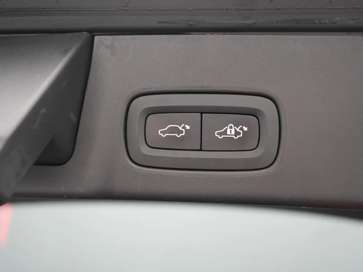 T8 AWD Ultimate Bright LONG RANGE PHEV 350pk | Trekhaak Af Fabriek | Panodak | Adaptive Cruise | 360 Camera | Head Up | Lederen Sportstoelen Memory & Massage & Ventilatie | Bowers & Wilkins 