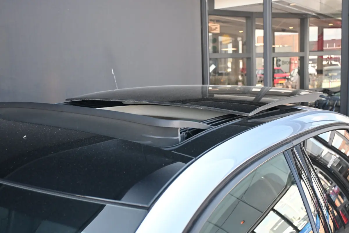 Shine 50 kWh 97,7%SOH! 3 Fase | Schuif-/Kanteldak | Navigatie | Leder | HUD | Stoel/Stuurverwarming | !!