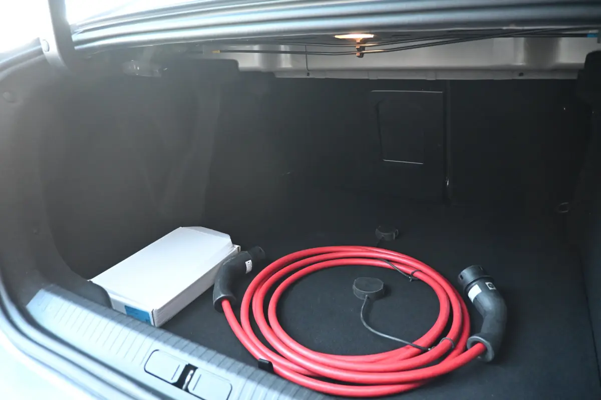 Shine 50 kWh 97,7%SOH! 3 Fase | Schuif-/Kanteldak | Navigatie | Leder | HUD | Stoel/Stuurverwarming | !!