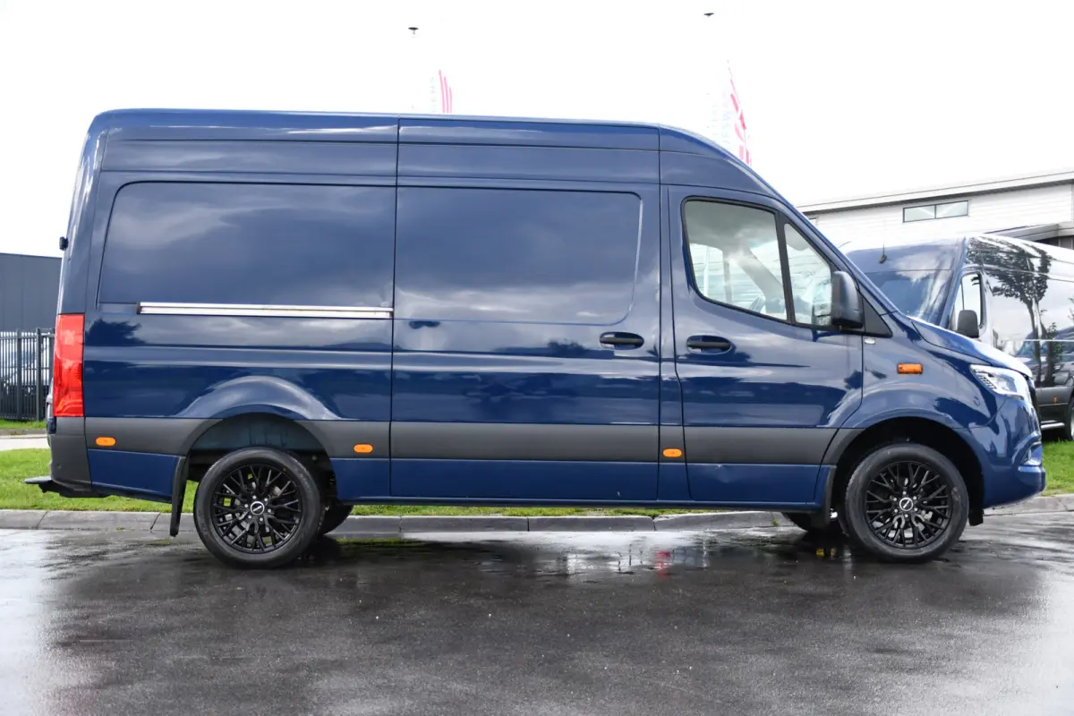 317 1.9 CDI L2H2 RWD AMG Edition Adaptieve Cruise, 360 Camera, Carplay, 2 x Schuifdeur, LED, Automaat, 170pk 3500kg Trekhaak, Uniek!