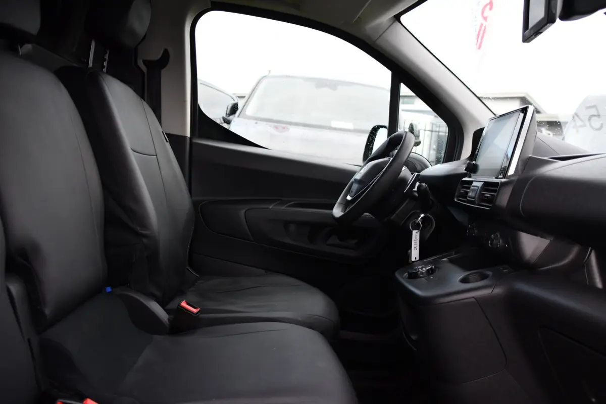 1.5 BlueHDI L2 PB Edition Camera, Cruise, Carplay, Trekhaak, Sensoren, 130pk, Automaat, Multimedia, Uniek!