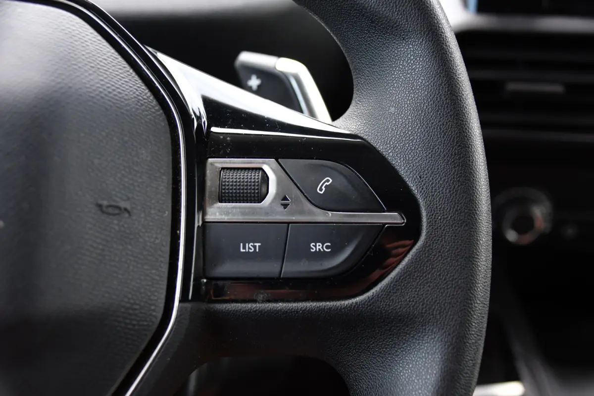 1.5 BlueHDI L2 PB Edition Camera, Cruise, Carplay, Trekhaak, Sensoren, 130pk, Automaat, Multimedia, Uniek!