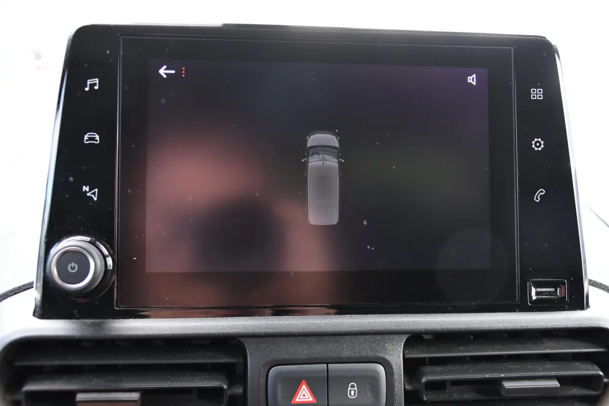 1.5 BlueHDI L2 PB Edition Camera, Cruise, Carplay, Trekhaak, Sensoren, 130pk, Automaat, Multimedia, Uniek!