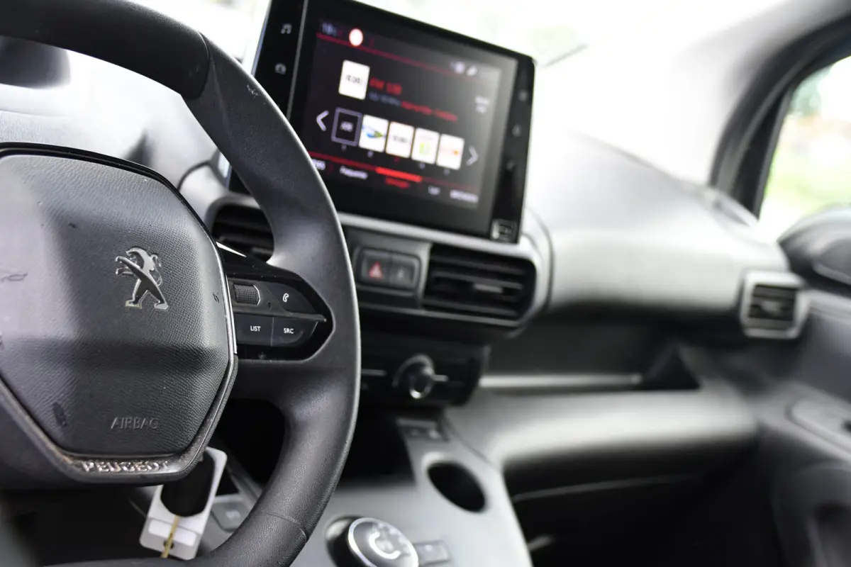 1.5 BlueHDI L2 PB Edition Camera, Cruise, Carplay, Trekhaak, Sensoren, 130pk, Automaat, Multimedia, Uniek!