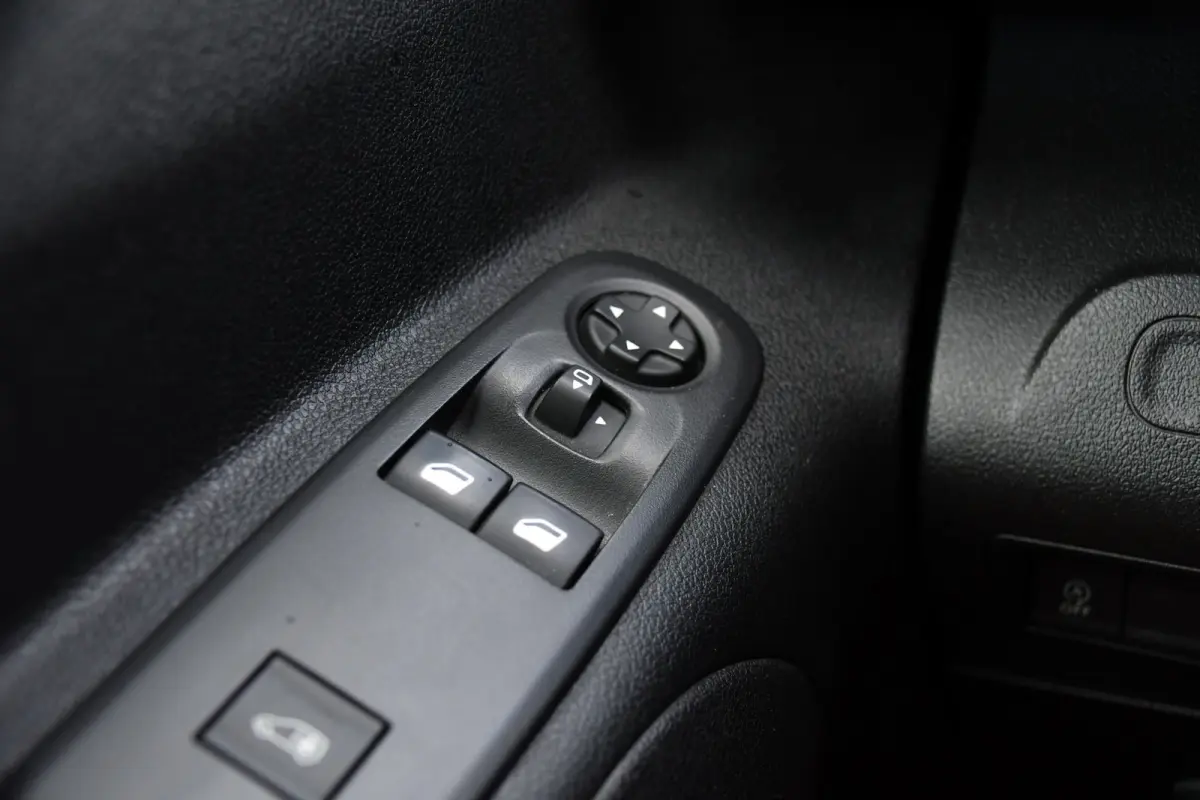 1.5 BlueHDI L2 PB Edition Camera, Cruise, Carplay, Trekhaak, Sensoren, 130pk, Automaat, Multimedia, Uniek!