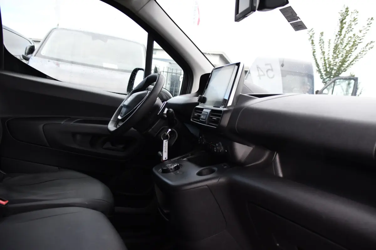 1.5 BlueHDI L2 PB Edition Camera, Cruise, Carplay, Trekhaak, Sensoren, 130pk, Automaat, Multimedia, Uniek!