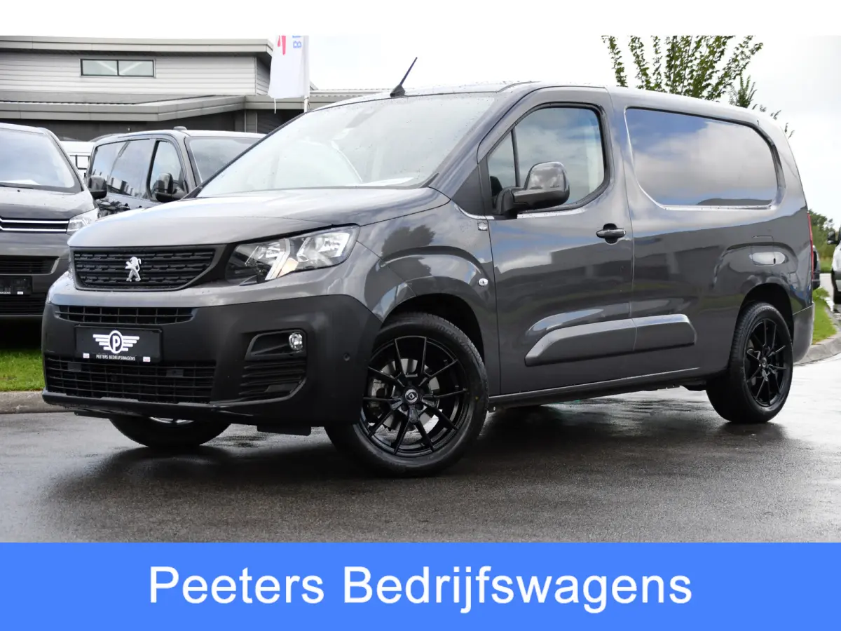 1.5 BlueHDI L2 PB Edition Camera, Cruise, Carplay, Trekhaak, Sensoren, 130pk, Automaat, Multimedia, Uniek!
