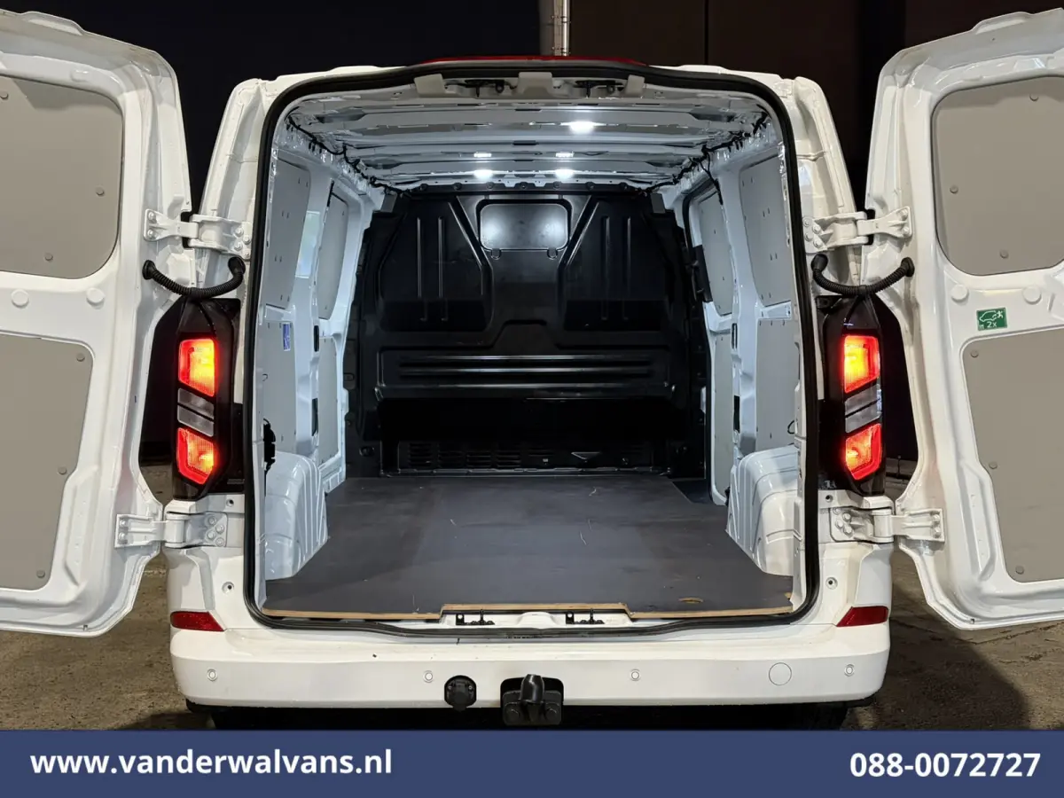 2.0 TDCI 136pk L2H1 Euro6 Airco | Camera | LED | Apple Carplay | Cruisecontrol | 2500kg Trekhaak LM Velgen, Android Auto, Verwarmde voorruit, Stoelverwarming, Parkeersensoren, Bijrijdersbank