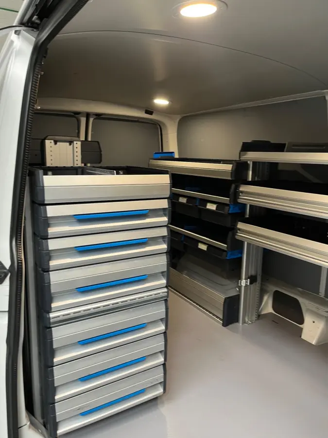 Automaat DSG Servicewagen 2.0 TDI 150pk L2H1 3Persoons Sortimo Inrichting, Airco, Navigatie, RIJKLAARPRIJS!
