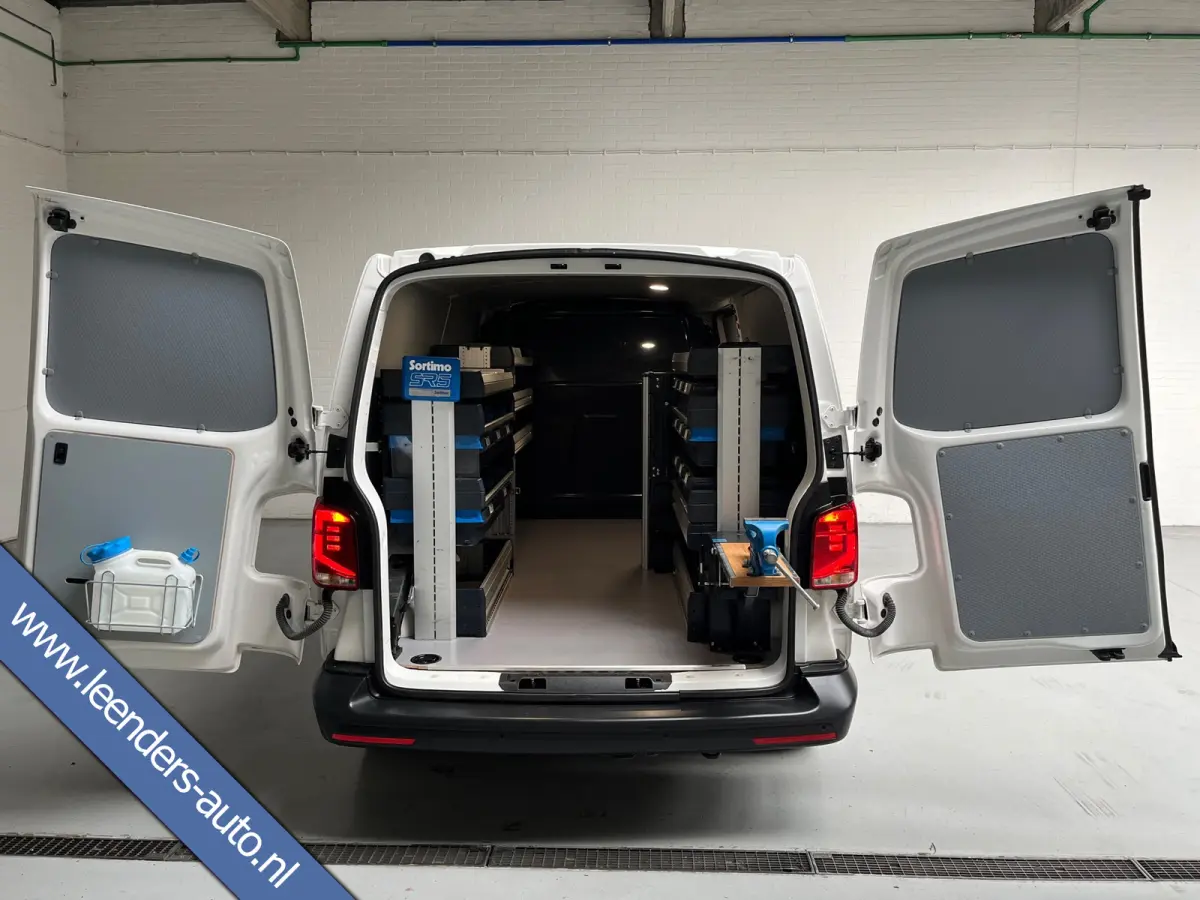 Automaat DSG Servicewagen 2.0 TDI 150pk L2H1 3Persoons Sortimo Inrichting, Airco, Navigatie, RIJKLAARPRIJS!