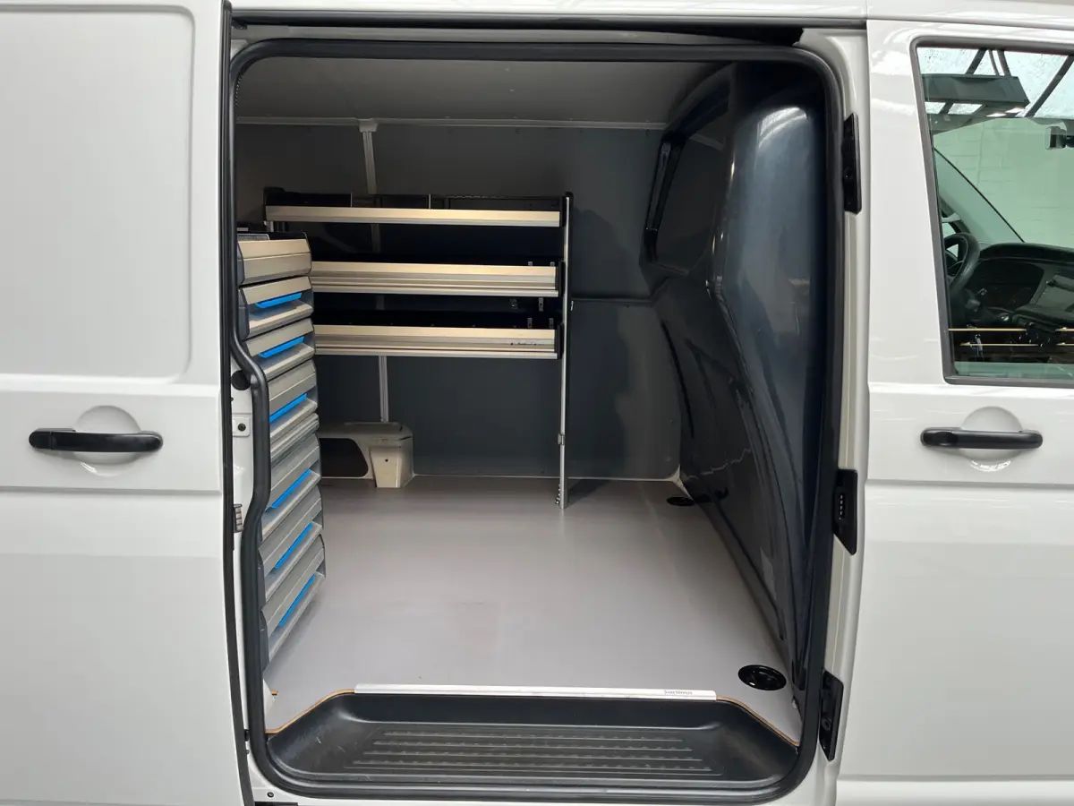 Automaat DSG Servicewagen 2.0 TDI 150pk L2H1 3Persoons Sortimo Inrichting, Airco, Navigatie, RIJKLAARPRIJS!
