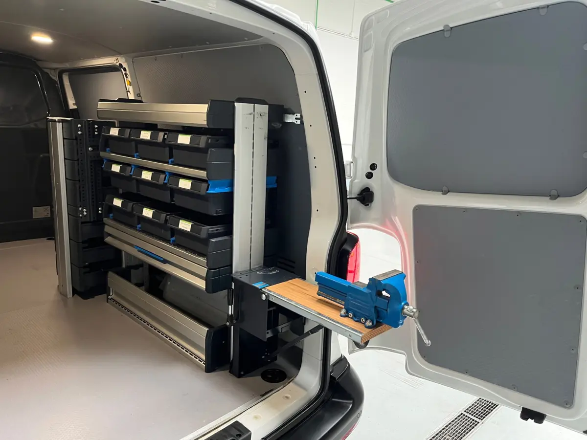 Automaat DSG Servicewagen 2.0 TDI 150pk L2H1 3Persoons Sortimo Inrichting, Airco, Navigatie, RIJKLAARPRIJS!