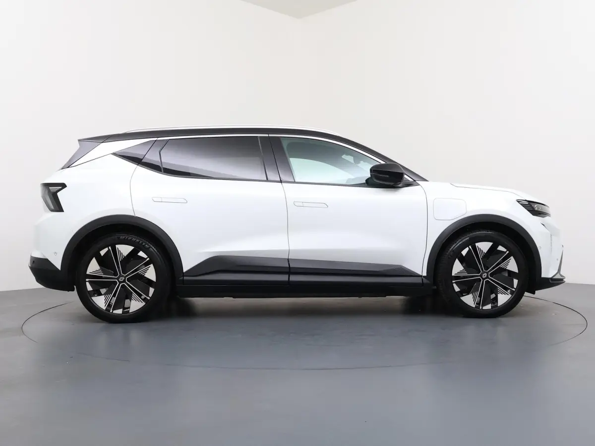 E-Tech techno 220 pk long range | advanced driving assist | harman kardon | Pack Comfort Extra |