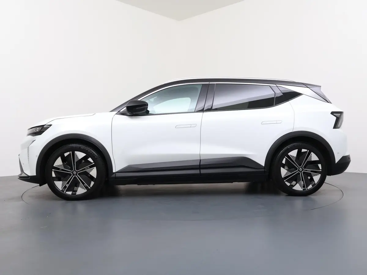 E-Tech techno 220 pk long range | advanced driving assist | harman kardon | Pack Comfort Extra |