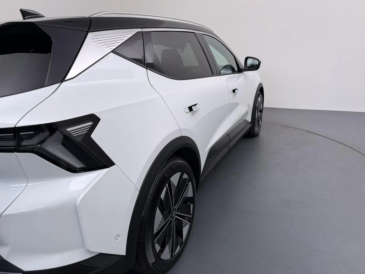 E-Tech techno 220 pk long range | advanced driving assist | harman kardon | Pack Comfort Extra |