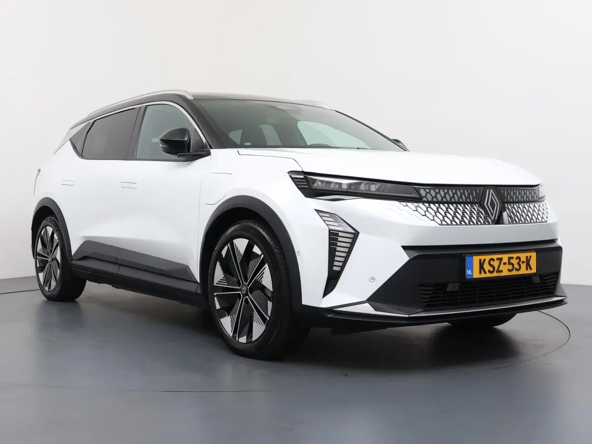 E-Tech techno 220 pk long range | advanced driving assist | harman kardon | Pack Comfort Extra |