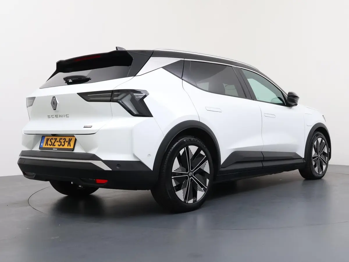 E-Tech techno 220 pk long range | advanced driving assist | harman kardon | Pack Comfort Extra |