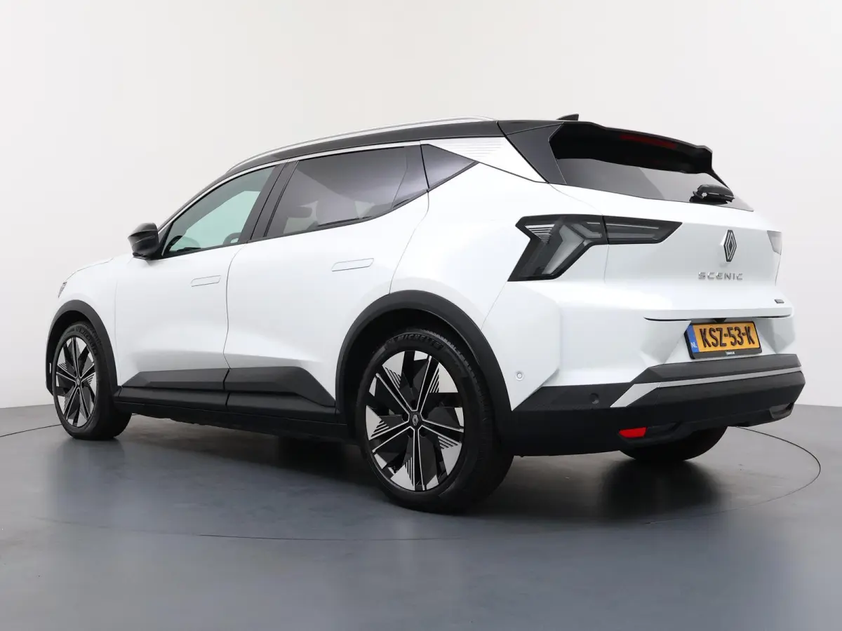 E-Tech techno 220 pk long range | advanced driving assist | harman kardon | Pack Comfort Extra |