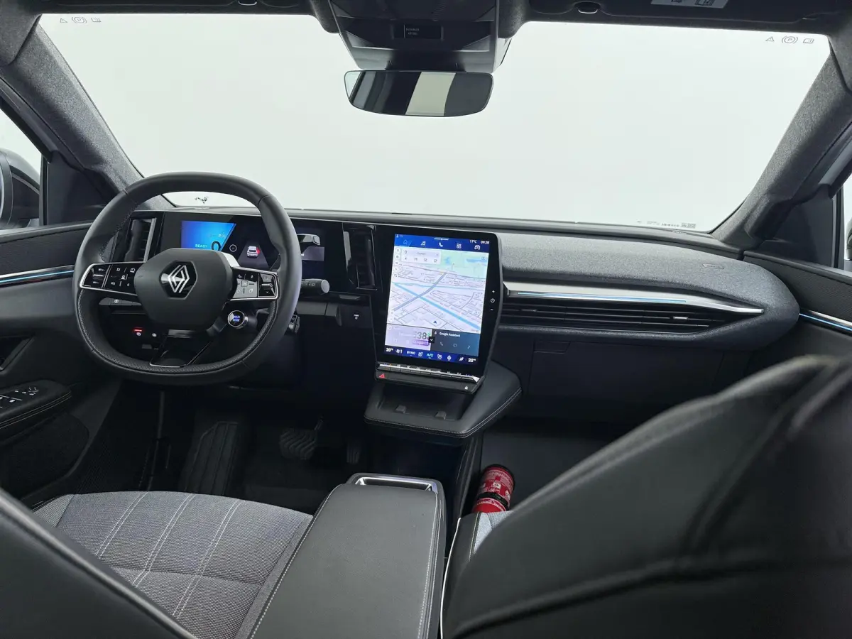 E-Tech techno 220 pk long range | advanced driving assist | harman kardon | Pack Comfort Extra |