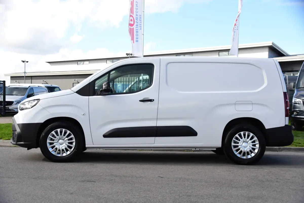 Professional 50 kWh Virtual, Camera, Cruise, Carplay, Multimedia, Standkachel, 136pk, NIEUW!