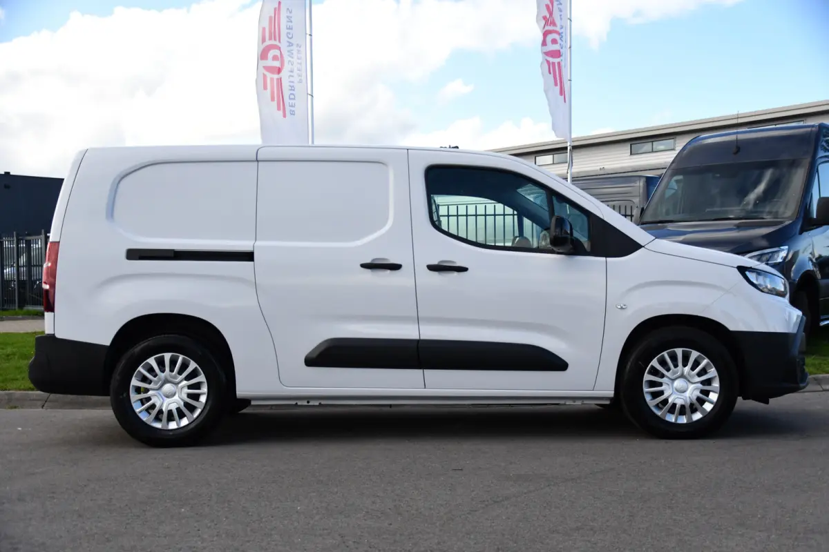Professional 50 kWh Virtual, Camera, Cruise, Carplay, Multimedia, Standkachel, 136pk, NIEUW!