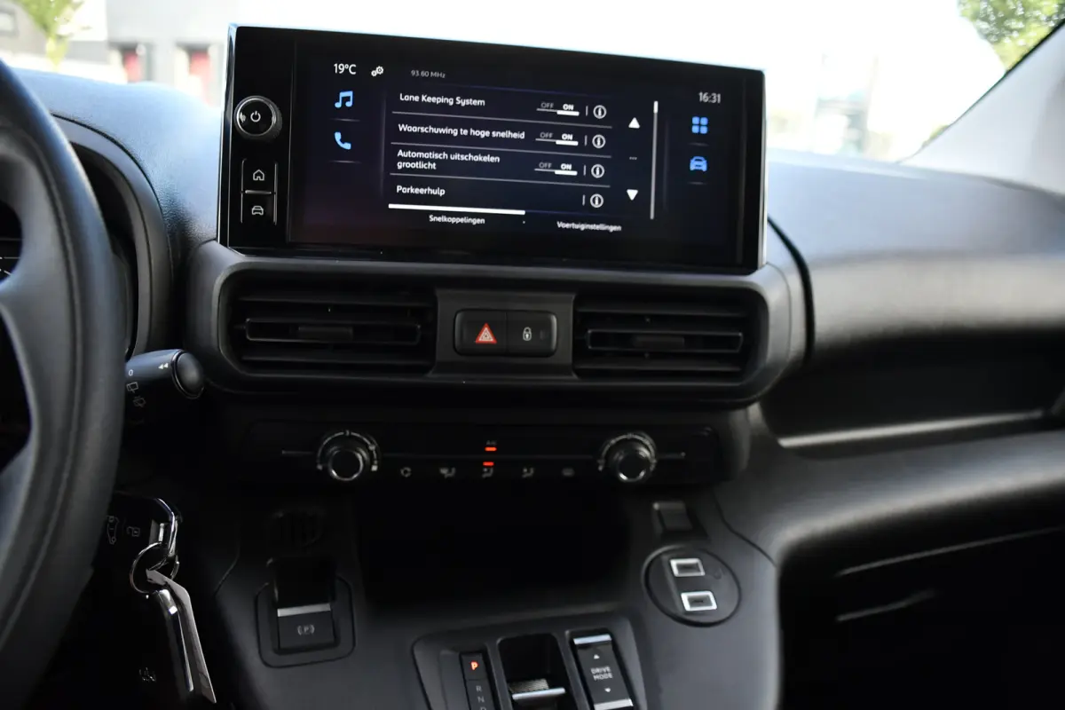Professional 50 kWh Virtual, Camera, Cruise, Carplay, Multimedia, Standkachel, 136pk, NIEUW!
