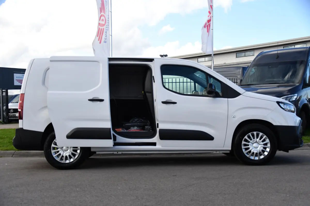 Professional 50 kWh Virtual, Camera, Cruise, Carplay, Multimedia, Standkachel, 136pk, NIEUW!