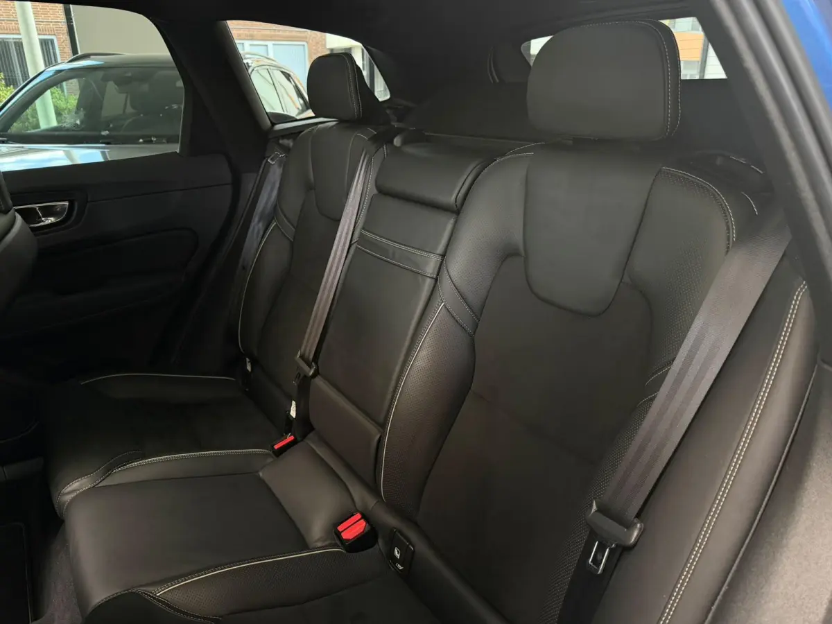 2.0 D4 AWD R-Design / Panoramadak / harmon & kardo