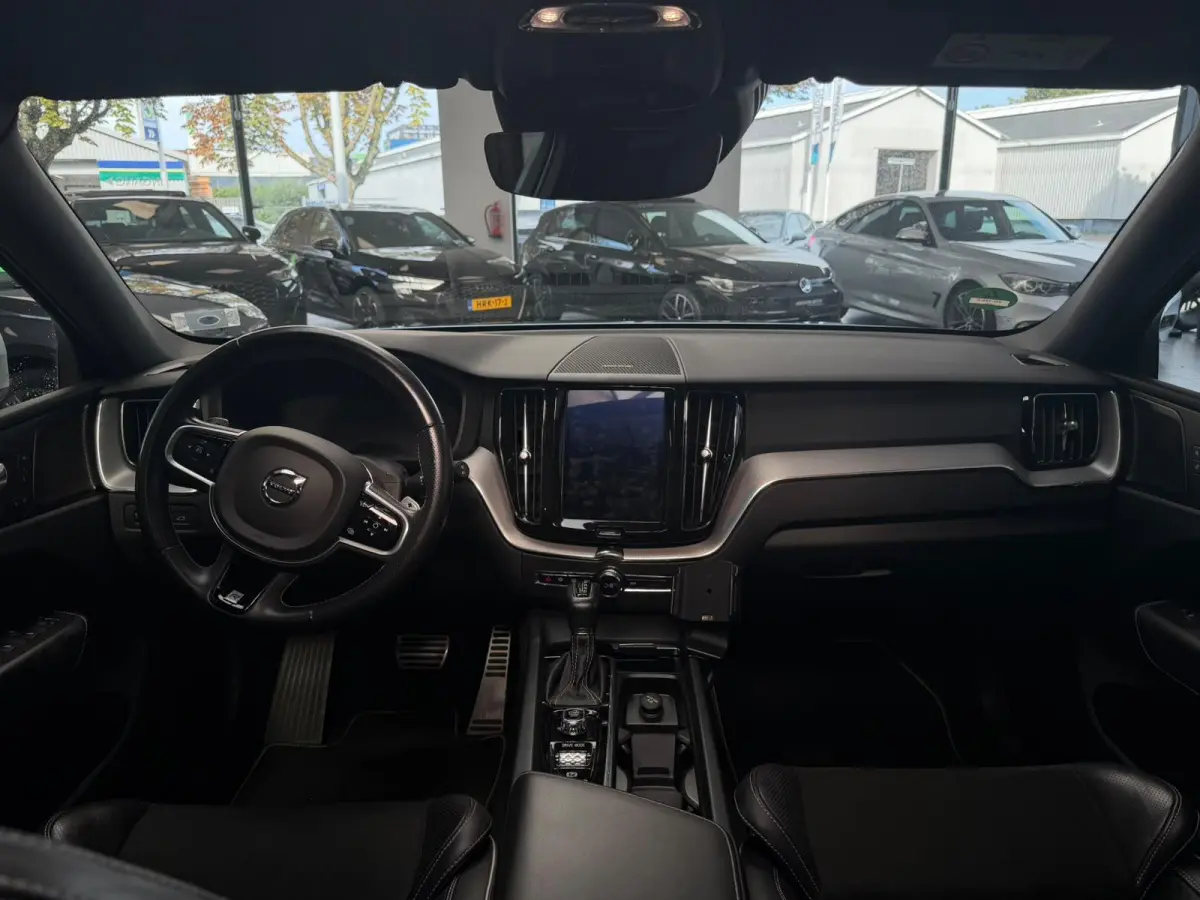 2.0 D4 AWD R-Design / Panoramadak / harmon & kardo