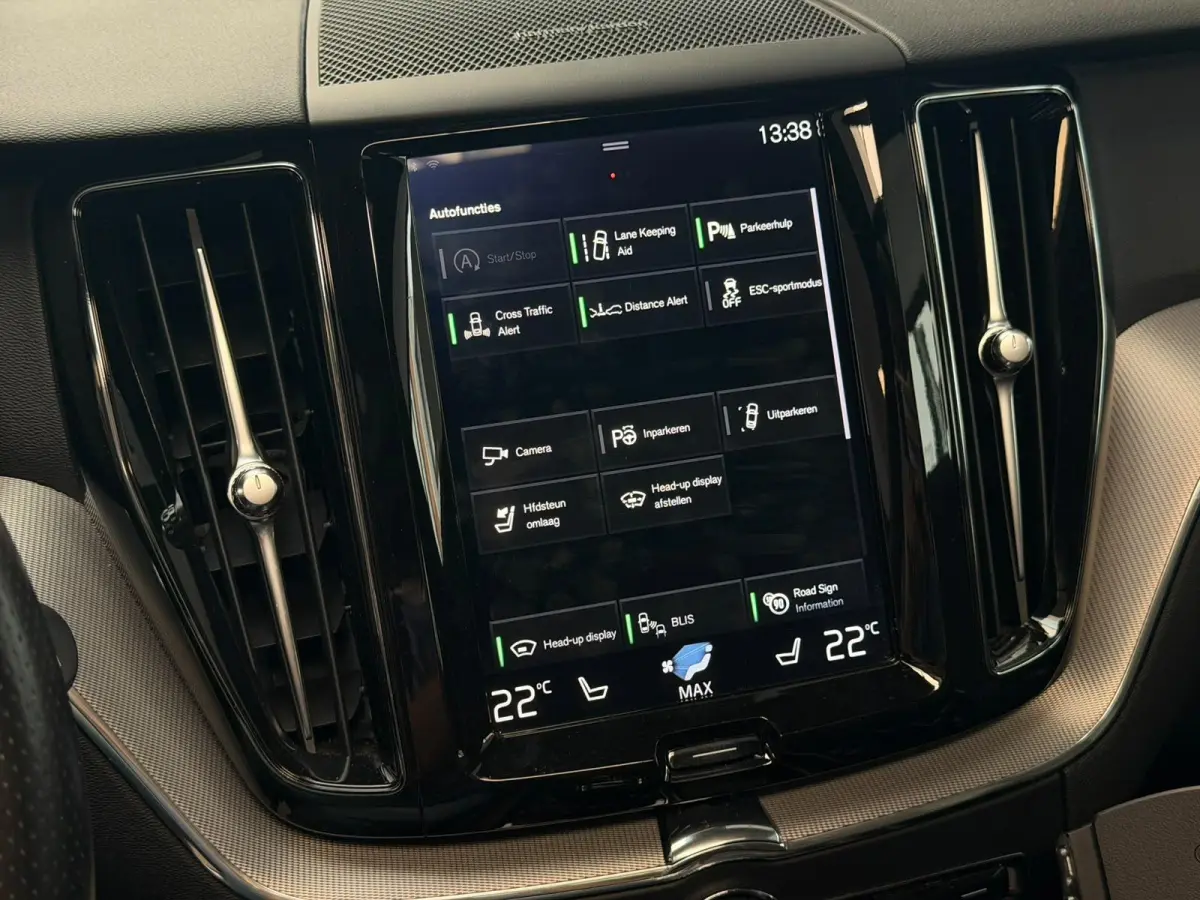 2.0 D4 AWD R-Design / Panoramadak / harmon & kardo